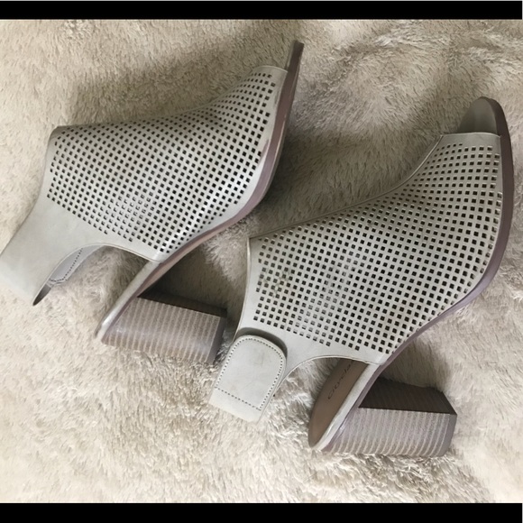 Tan/Nude Open toed Heels - Picture 1 of 6